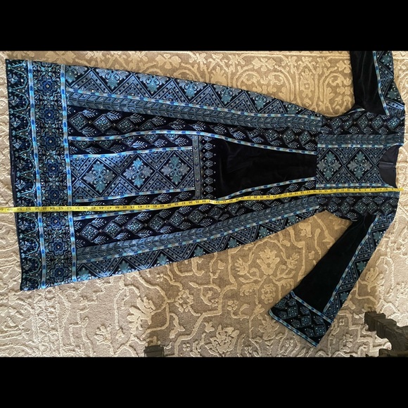 Blue Velvet Palestinian Thobe - Picture 4 of 13